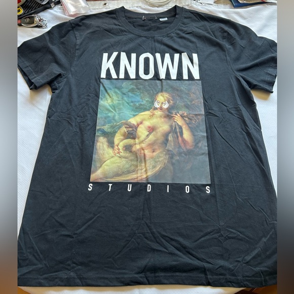 Well Known Studios Graphic Tee T-shirt Gothic Art Hype Streetwear Designer - Picture 1 of 7